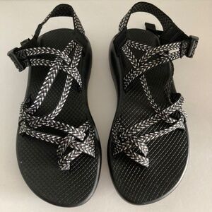 Chaco Women’s ZX/2 Boost Sandals Black Strappy Toe Strap Adjustable Size 8 EUC